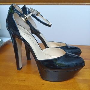IVANKA TRUMP NALA BLACK PATENT 8M 5.25 INCH HEEL 1.5 INCH PLATFORM